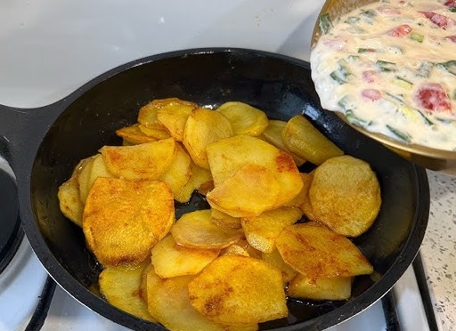 Обед на сковороде. Вкусно и сытно!